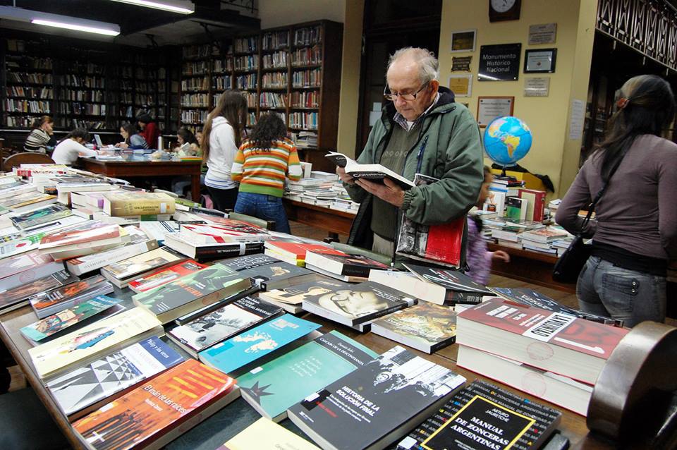 Novedades 2019 expuestas en la sala de lectura de la biblioteca